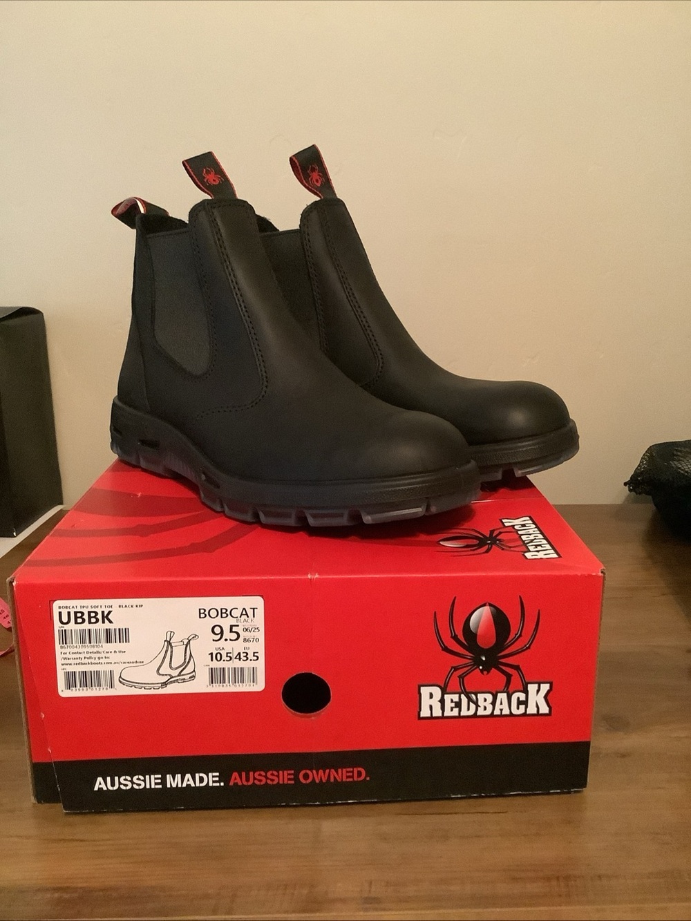 Red back bobcat Men’s 10.5 Black Work Boots